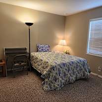 Room in a quiet house - Oxnard's room