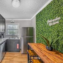 lifedoorrentals's room