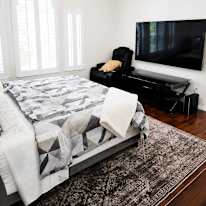 Oye's room