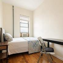 Lovely Double Room at Empire Blvd's room