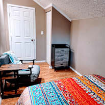 Kamy Optim's room