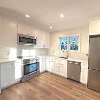 beautifully renovated one-bedroom  Apartment's room