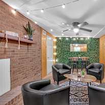 lifedoorrentals's room