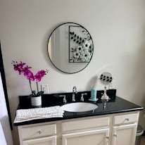 MARI MIRA's room