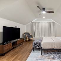 Tomic Properties's room
