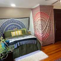 Leslie's room