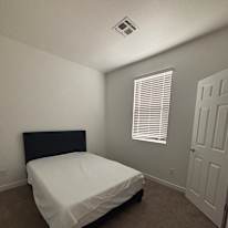 Leslie's room