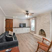 Alcove Rooms's room