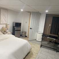 Monica  Lombardi's room
