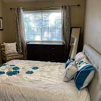 Cozy Suite in Home's room