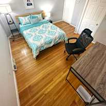 Koms's room