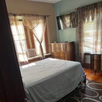Leslie's room