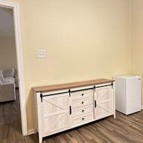 Leslie's room