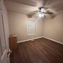 Larus Liles's room