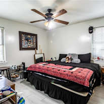 Charming Fully Remodeled Downtown Plano's room