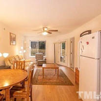 Alcove Rooms's room