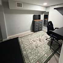 Enshi's room