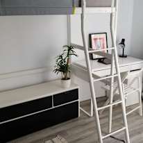 Lisa's room