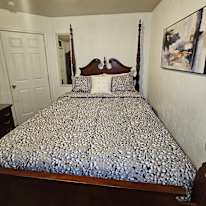 WACKENE's room