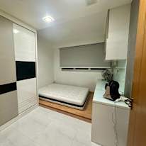 Kingston's room