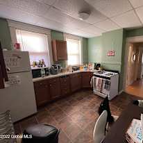 Yong's room