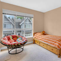 Fluer Muesco Reyes's room