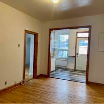 Safia Desrosiers's room