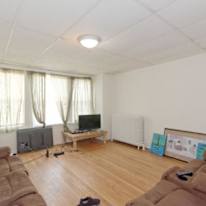 Yong's room
