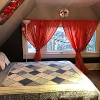 Mahnaz Shahrzad Asr's room