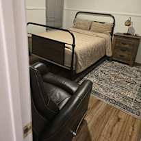 Ashraf Minai's room
