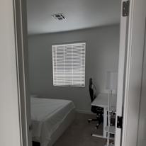 Leslie's room