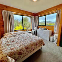 Thuluksiga Shanthinathan's room