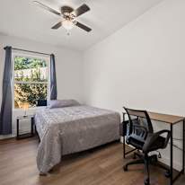 Magali A.'s room