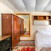 Tee Lee's room