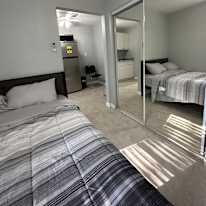 Yossi's room