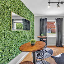 lifedoorrentals's room