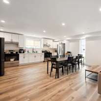Bright Spacious And Student Friendly's room