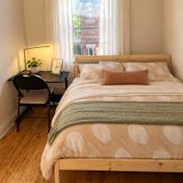 Andres's room