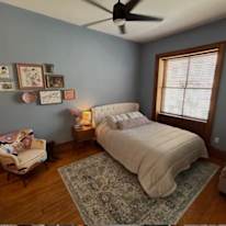 Welcome to this bright and well maintained apartment's room