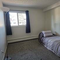 JOHNATAN  OROXKO's room