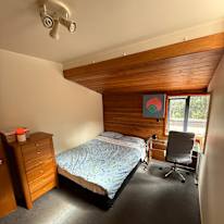 E's room
