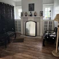 Black Diamond Ministries LLC's room