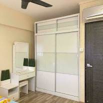 Carrie 's room