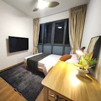 leong tie's room