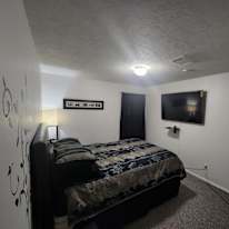 Aye's room
