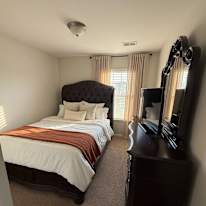 Luis's room