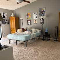 De's room