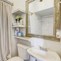 Beautiful clean furnished private room available's room