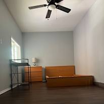 Yen's room