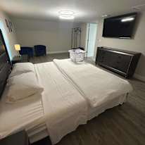 IGE Properties's room